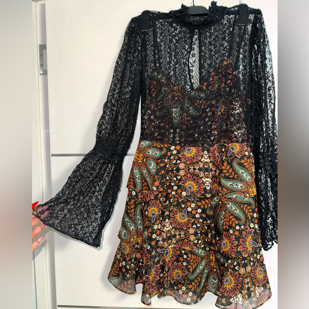 BCBG DRESS SIZE 4 - Picture 2 of 5